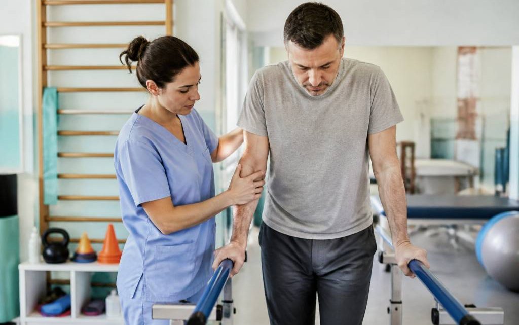 Déficit sensitivo moteur : causes, symptômes et traitements
