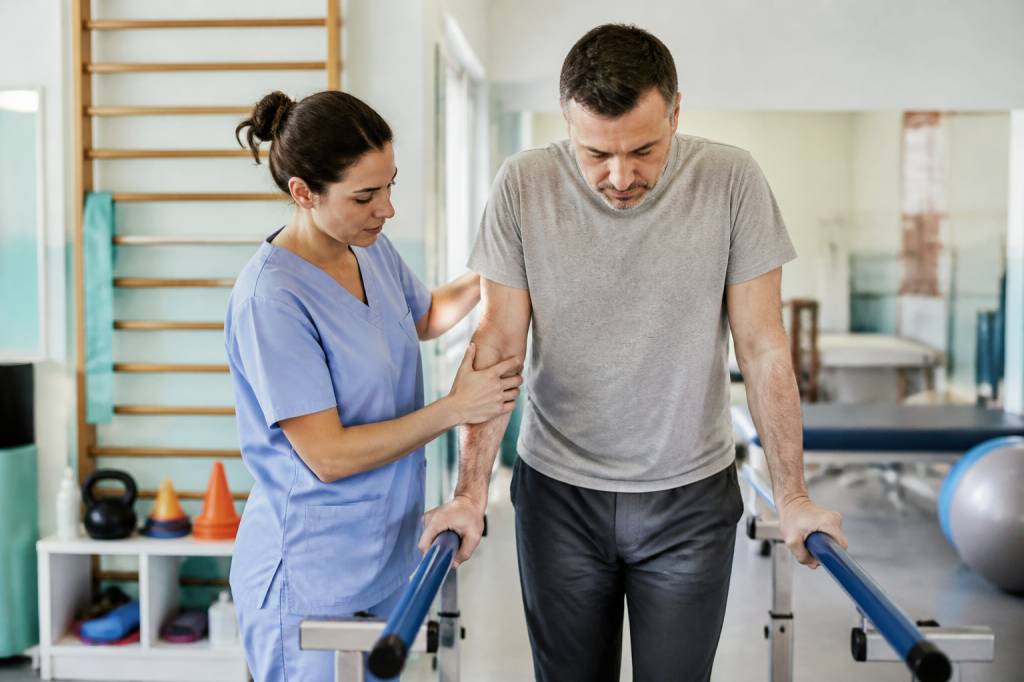 Déficit sensitivo moteur : causes, symptômes et traitements
