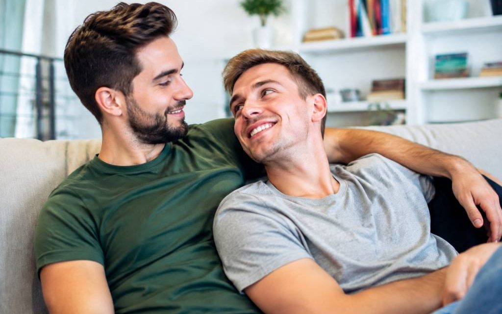 Magazine gay homme : tendances, culture et actualités à découvrir