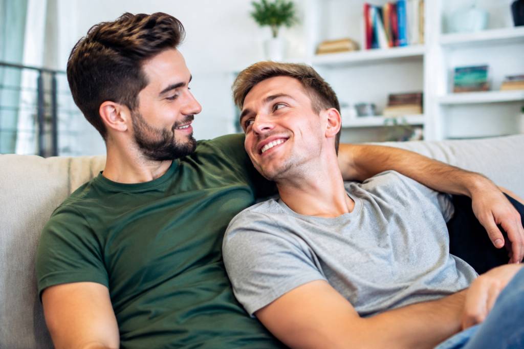 Magazine gay homme : tendances, culture et actualités à découvrir