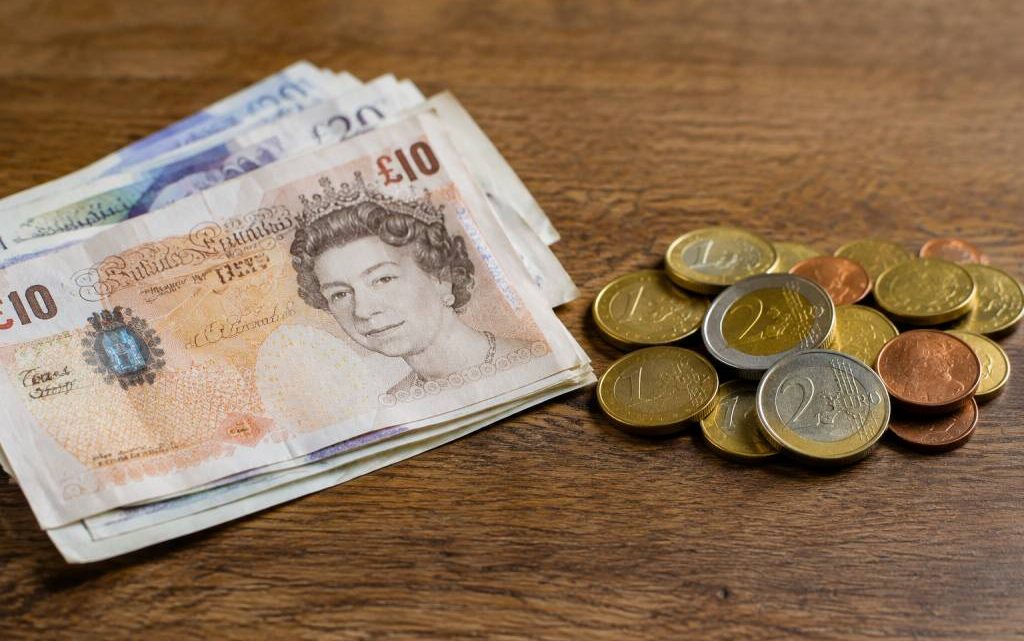 11 pounds en euros : conversion et valeur en monnaie française