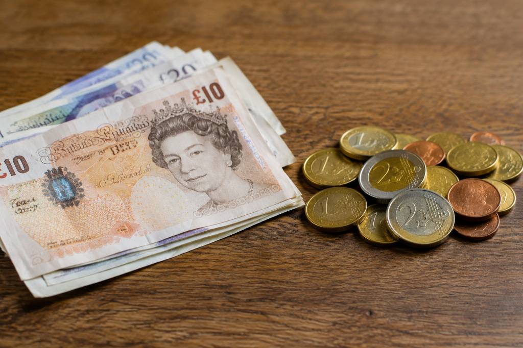 11 pounds en euros : conversion et valeur en monnaie française